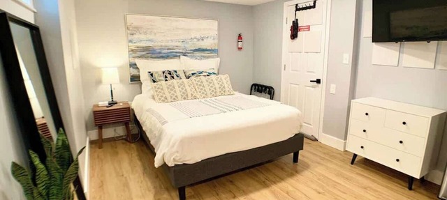 Modern Studio-Private Entrance,Washer+Dryer