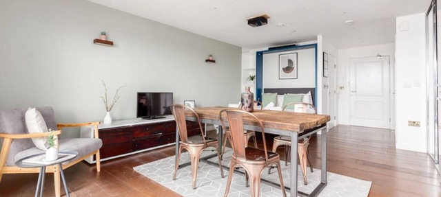 Modern Studio with Balcony in Hackney
