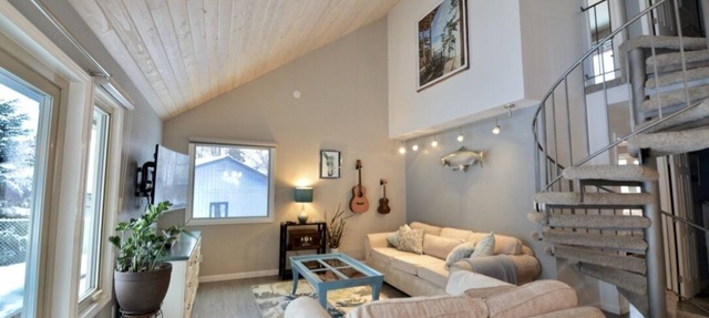 Modern & Unique South Anchorage Home