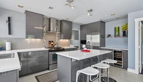 Modern Upper Level Duplex DT Vancouver