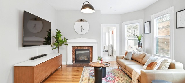 Modern Victorian 3BR 2BA Apt with Parking