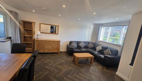 Modernised 3 Bed House