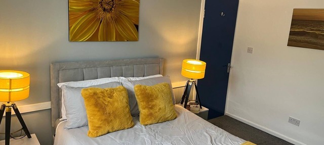 Modernised 4bed stay-away-home in Runcorn sleeps 7