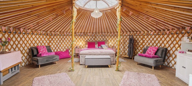 MOET Luxury Heated Yurt with Private Hot Tub
