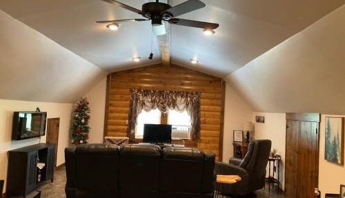 MOJO'S LOFT