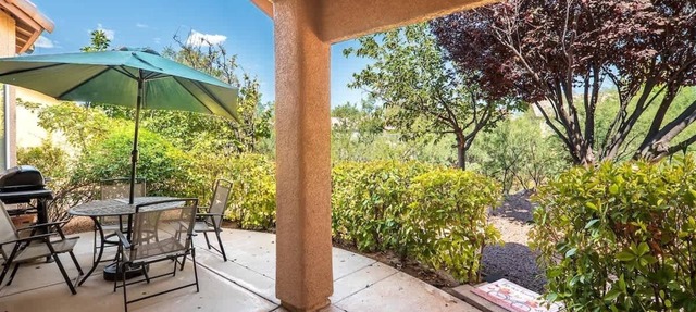 Monthly Property! Community Pool & Hot Tub! Great