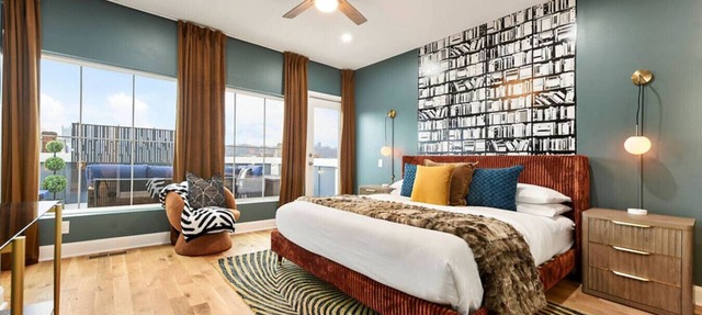 Moody Skyline Views | Rooftop Firepit + 3 Ensuites