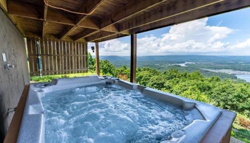 Moose Tracks with beautiful views and a hot tub