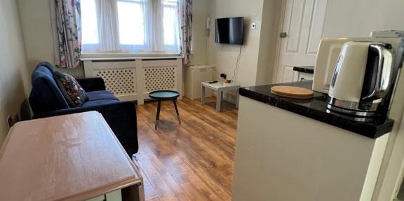 Mostyn Villa 4 Studio Free Private Parking