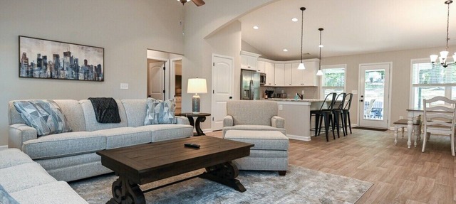 Mount Olive Cottage Close to Commerce Shopping