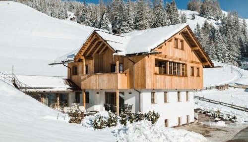 Mountain Chalet Pia