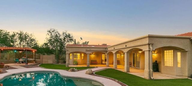 Mountain Home Pool VIEWS Garage FUN Backyard Spacious Private Close to UofA
