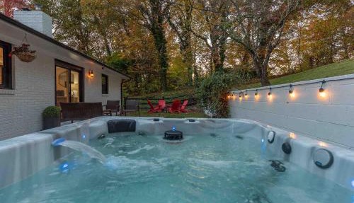 Mountain Hot Tub & Fire Pit 15 Min to Biltmore
