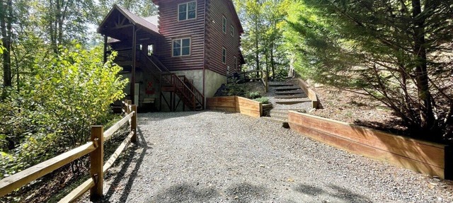 Mountain Lair - Riverfront, Game Room, Dog Friendly, WIFI, Firepit, Fireplace