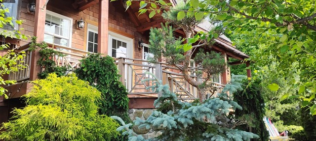 Mountain, Lake & Babbling Brook Retreat