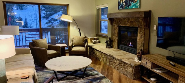 Mountain Modern Ski in Ski Out 3BR Condo; Clubhouse w/Pool & Hot Tubs