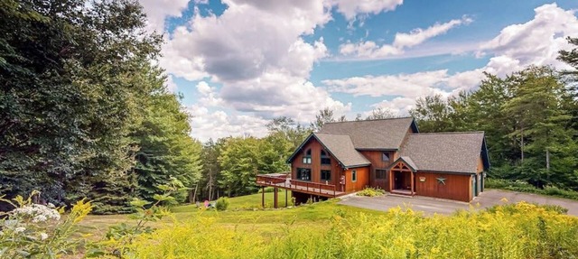 Mountain-view house with hot tub, AC & amazing views, near Okemo Resort & skiing