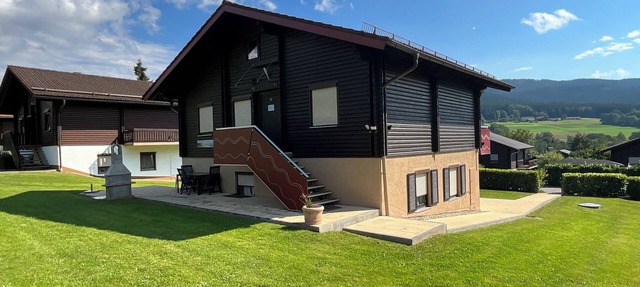 Mountain view vacation home - space for 10 people + dogs & view of the mountains