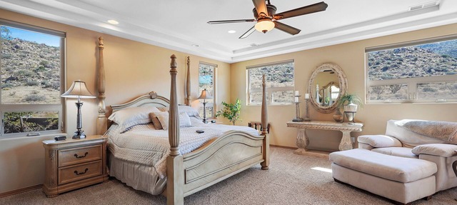 Mountain Views, Backyard Trail Access, 3 King Beds