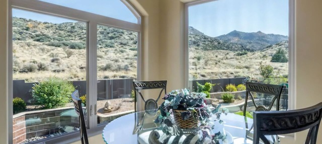 Mountain Views, Backyard Trail Access, 2 King Beds