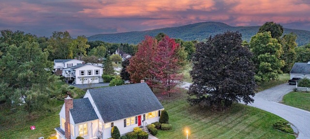 Mountain Views, Game Room, Fire Pit, Dream Kitchen
