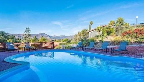 Mountains Views with Pool & Basketball, Relax & Play!