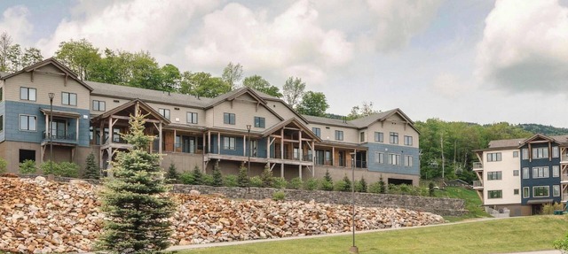 Mountainside 1-BR Ski-In/Out Okemo Retreat