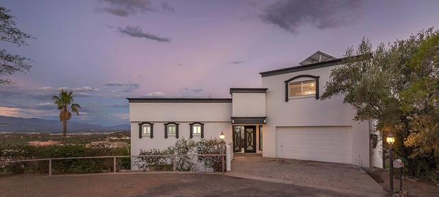 Mountainside Villa-Luxury Desert Retreat w/ Panoramic Views
