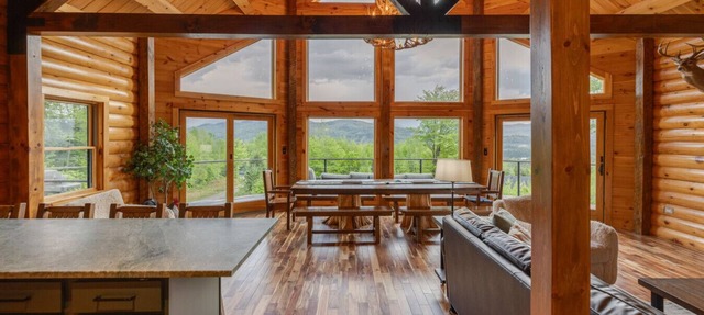 Mountaintop Cabin with Incredible View