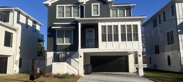 Mrs. Third Avenue. Beautiful home close to beach and shops.