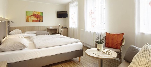 Multi-bed room with shower and WC - Hotel "Zum Stern"
