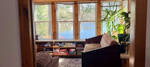 Nature Lovers Waterfront Retreat on Winnekeag Lake. Cozy Year-Round Escape.
