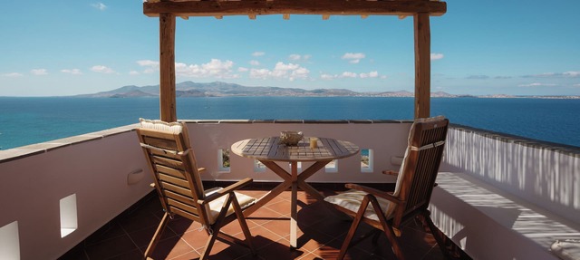 Naxian Sky Villa Aegean Sunset Hilltop Bliss with Jacuzzi/Hot Tub