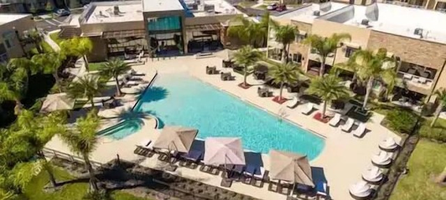 Near Disney/Entire Home/Free Parking/Wi-Fi/BBQ Grill/Heated Shared Pool