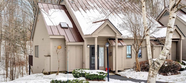New! 2bd 2.5-bath condo that sleeps 4!