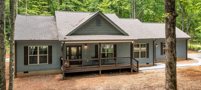 New Build House with Hot Tub/Kayaks near Private Lake