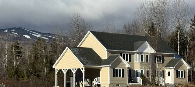 New Construction- min from Mt, Hot tub, Shuttle