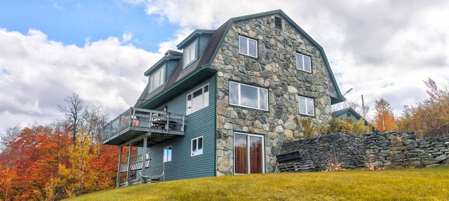New! Cozy, private Chalet with stunning Mountain Views.