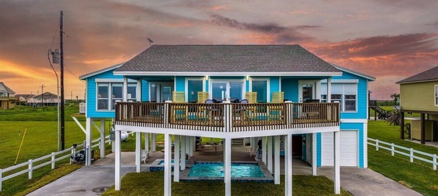 New! Gulfwinds - Beachfront, Heated saltwater pool & spa, 3BR/2Ba, dog-friendly!