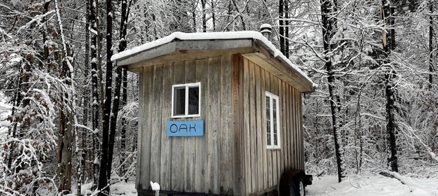 New Hampshire Tiny House for Romantic Escapes to the Wilderness
