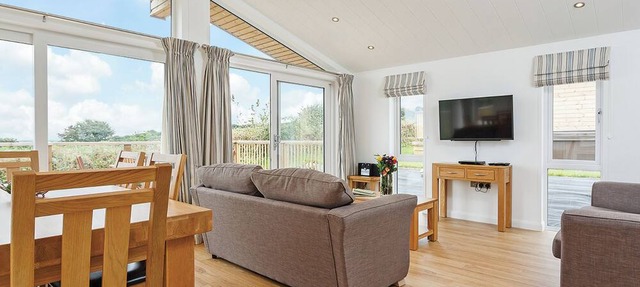 New in 2017. Spacious and luxurious lodge.