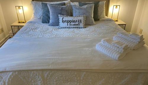 NEW King Beds 86 inch RokuTV and Massage at the Comfort Haven