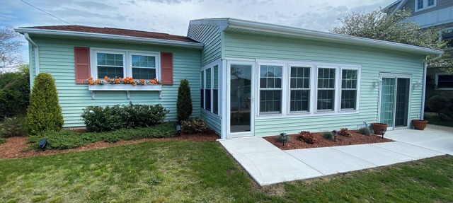 NEW LISTING! Pop's Coastal Cottage only a Block to the Sandy Bay Beach
