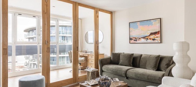 New! Panoramic 2BR Flat with Balcony by Royal Docks