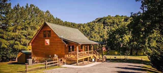 New River Log Cabin | Waterfront Sauna Jet Tub