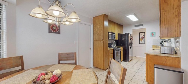 NEW Updated, Private 3/2 Home(King)Near Balloon Fiesta Park, Quiet Neighborhood!