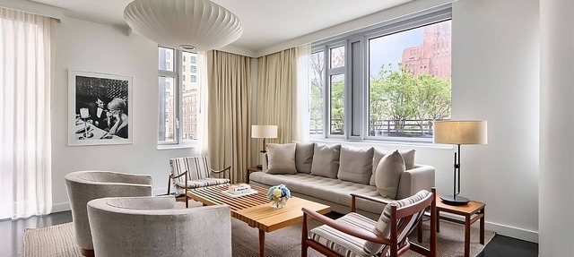New York City Getaway! Pets Allowed! Minutes To The Rockefeller Center!