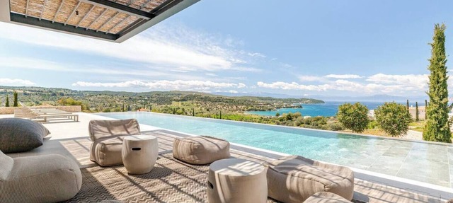 Newly constructed Luxurious Family Villa with Infinity Sunset & Tennis court!
