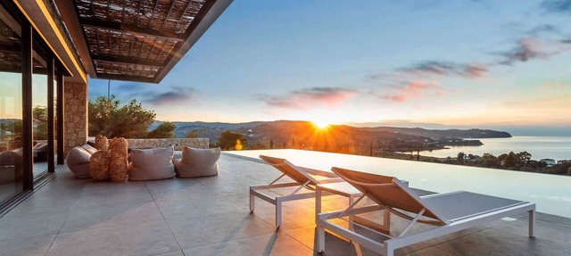 Newly constructed Luxurious Family Villa with Infinity Sunset & Tennis court!