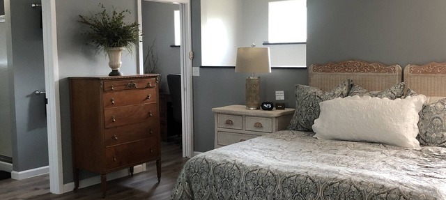 Newly Constructed Second Floor Modern Studio Apartment Unit 2 ~ Sleeps 6